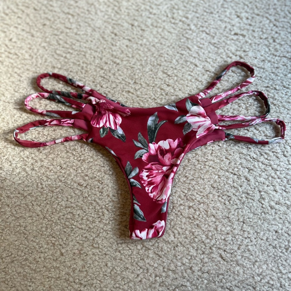 ‼️ Sold ‼️ Beach Babe swimwear Floral Bikini Bottom